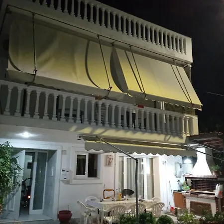 θάλεια *